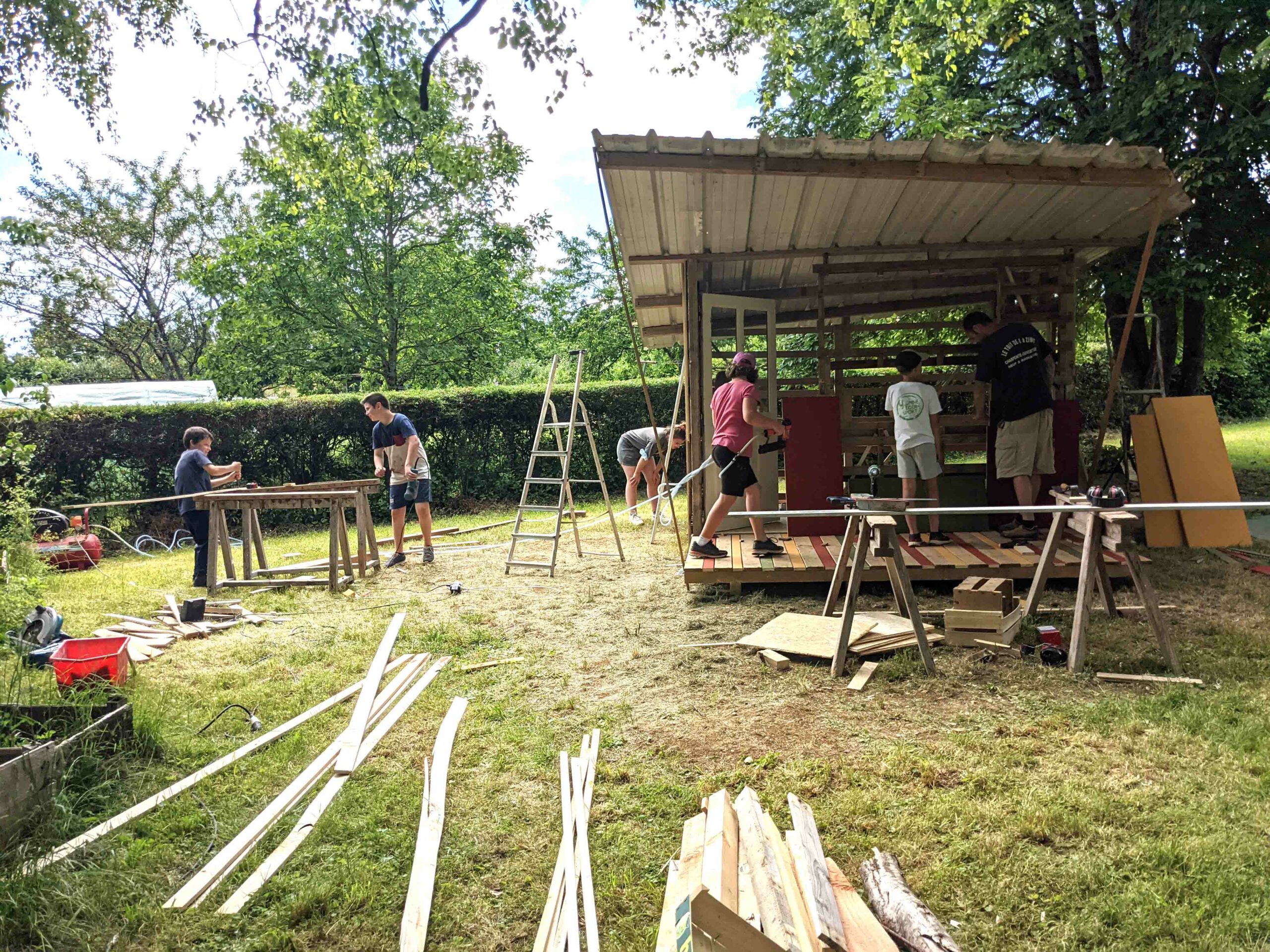 CABANE EN CONSTRUCTION